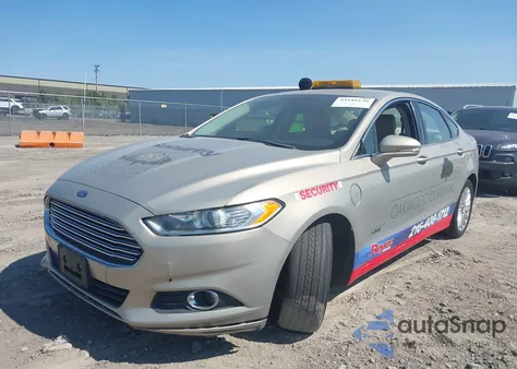 2016 Ford Fusion Se Phev z USA, uszkodzony, nr VIN 3FA6P0PU9GR101553